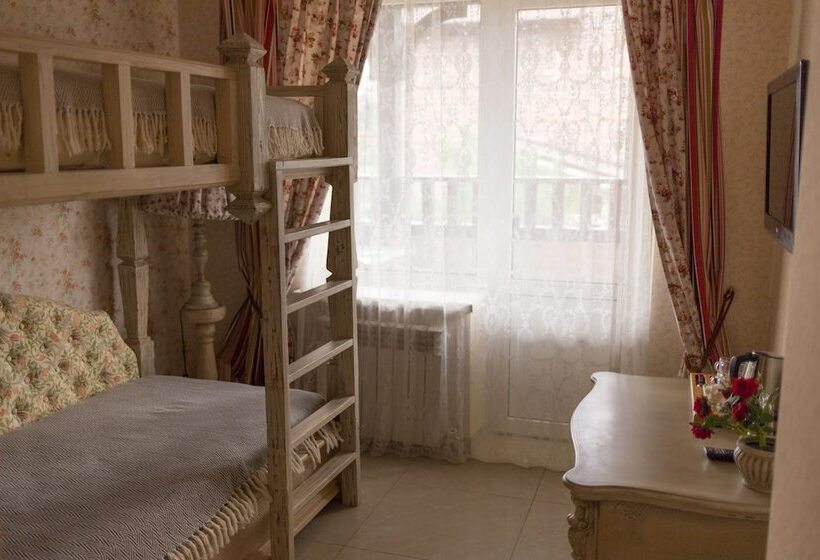 패밀리 룸, Rasslabonov Country Home