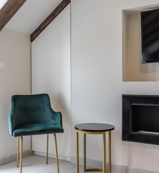 Quarto Deluxe, Sperone