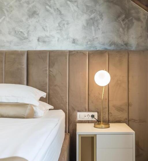 Quarto Estandar, Sperone