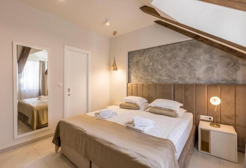 Quarto Estandar, Sperone