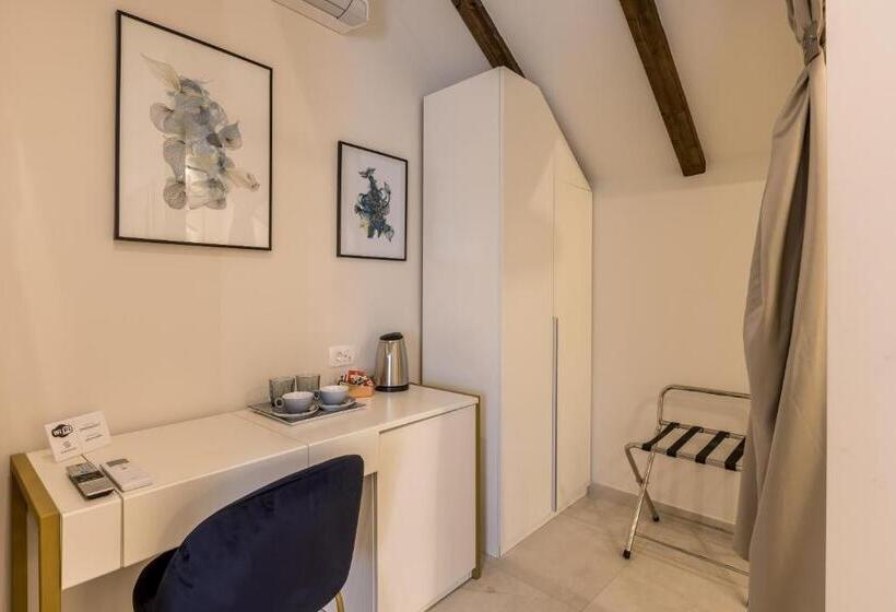 Quarto Estandar, Sperone