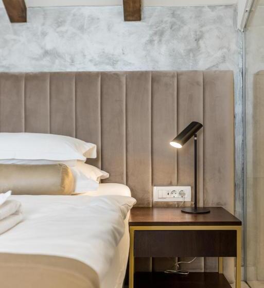 Quarto Estandar, Sperone