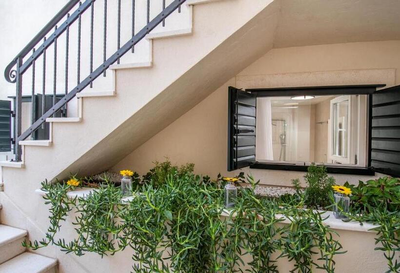 Quarto Economy, Sperone