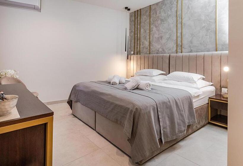 Quarto Economy, Sperone