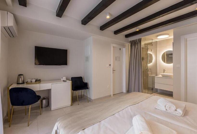 Quarto Deluxe com Sacada, Sperone