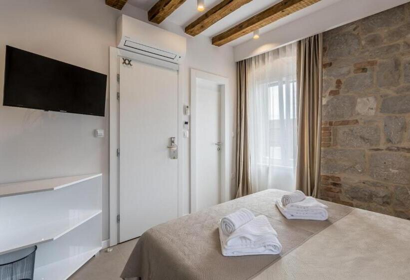 Quarto Basic, Sperone