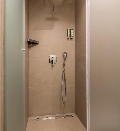 Quarto Estandar Interior, Sperone