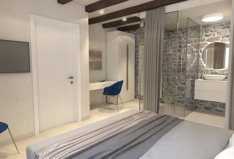 Quarto Deluxe, Sperone