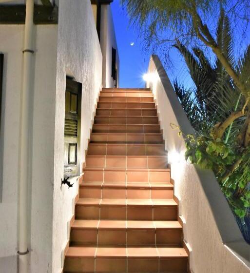 غرفة قياسية, Avra Milos