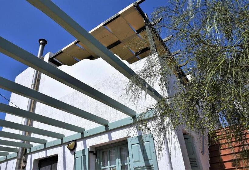 إستوديو سوبيريور, Avra Milos