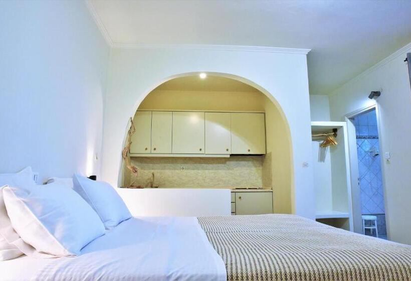 إستوديو ديلوكس, Avra Milos