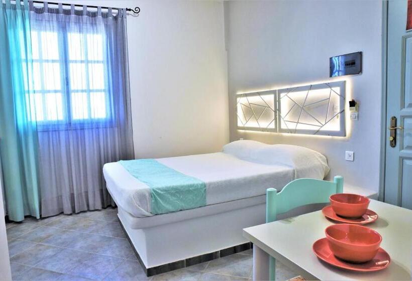 غرفة قياسية, Avra Milos