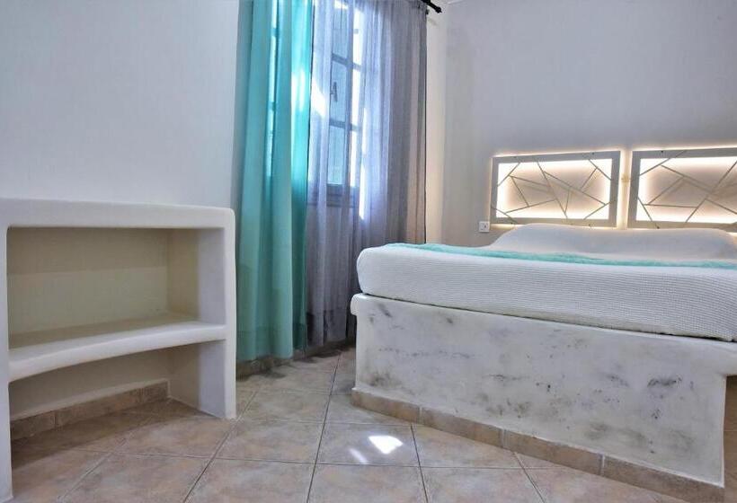 غرفة قياسية, Avra Milos