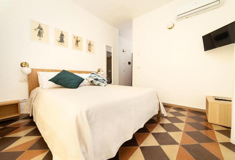 Номер Стандарт, Santaló B&b