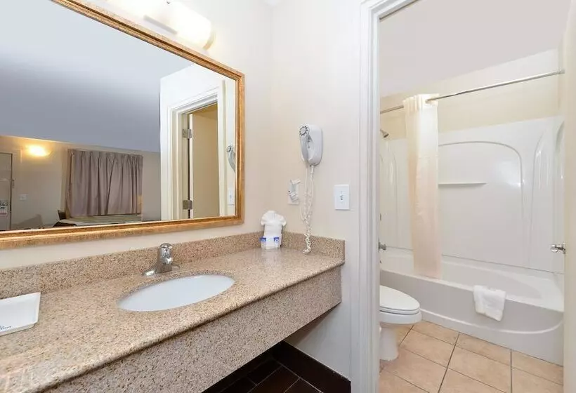 ２ダブルベッドのスタンダードルーム, Americas Best Value Inn Near Downtown Nashville