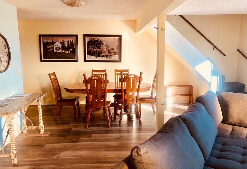 جناح غرفتين نوم, Driftwood Inn