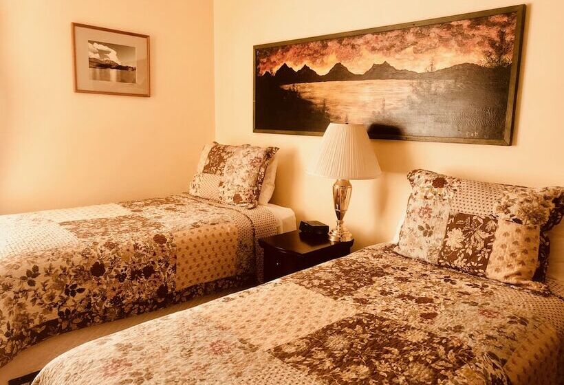 جناح غرفتين نوم, Driftwood Inn