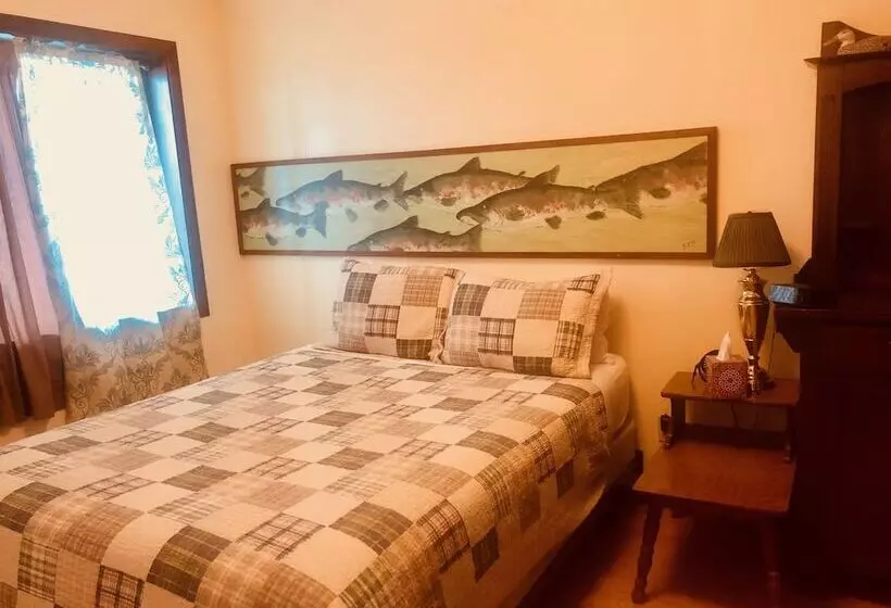 スイート, Driftwood Inn