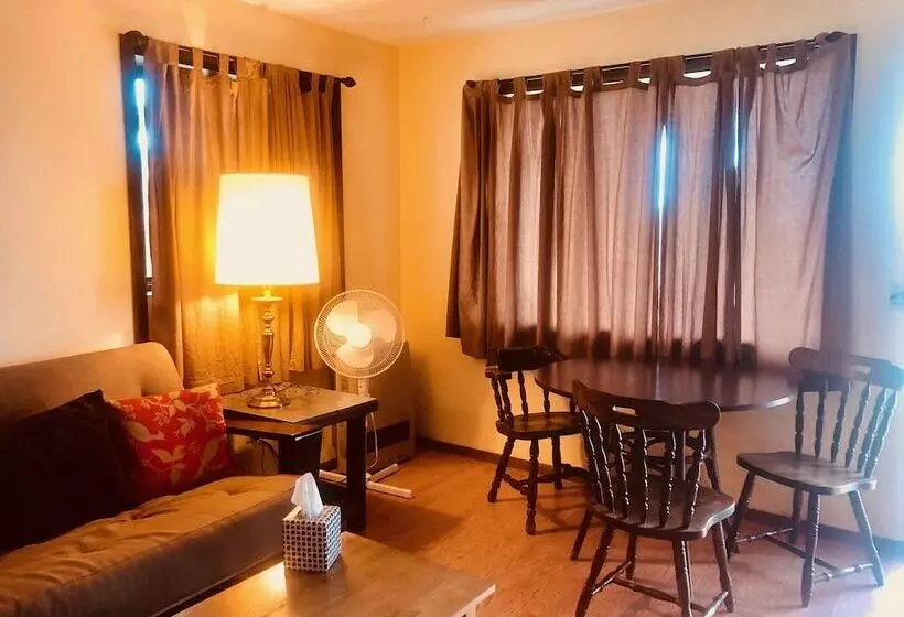 スイート, Driftwood Inn