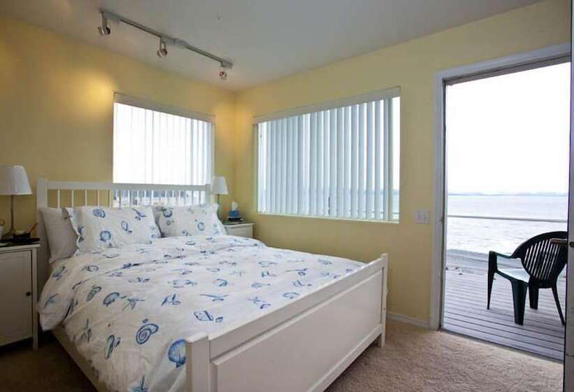 غرفة قياسية, Driftwood Inn