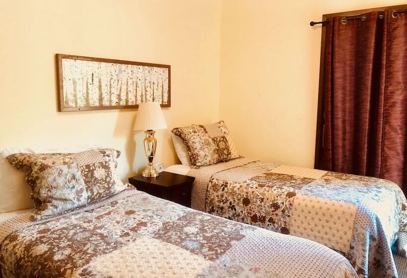 جناح غرفتين نوم, Driftwood Inn