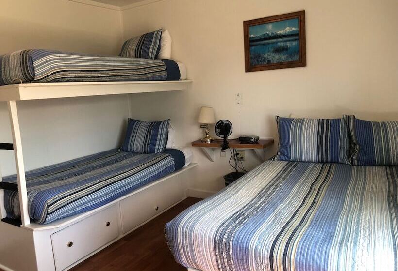 标准间, Driftwood Inn