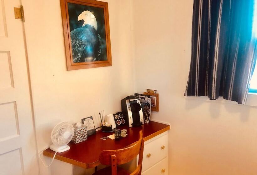 غرفة قياسية, Driftwood Inn