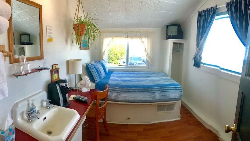 标准间, Driftwood Inn