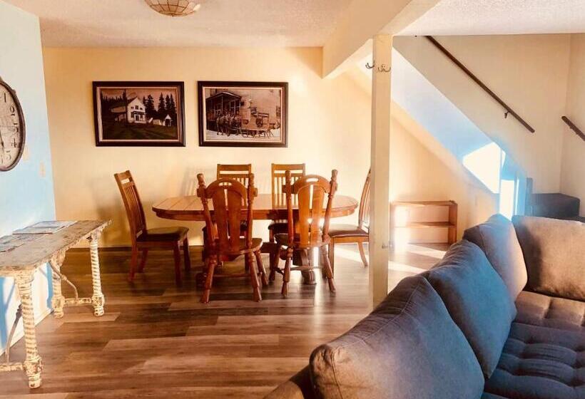 جناح غرفتين نوم, Driftwood Inn