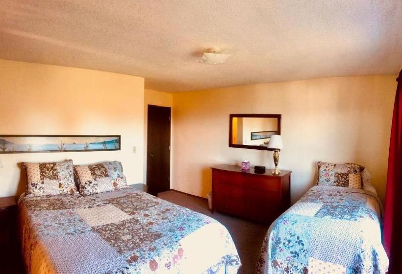 جناح غرفتين نوم, Driftwood Inn