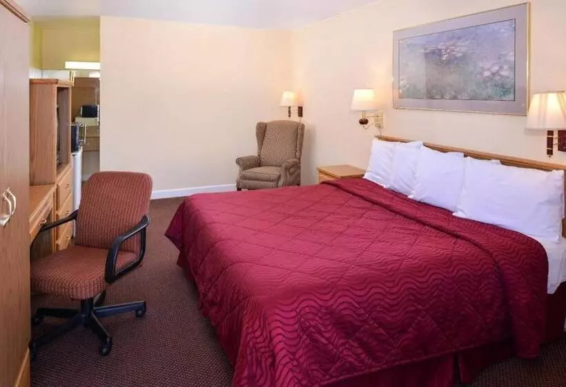 キングサイズベッドのスタンダードルーム, Executive Inn