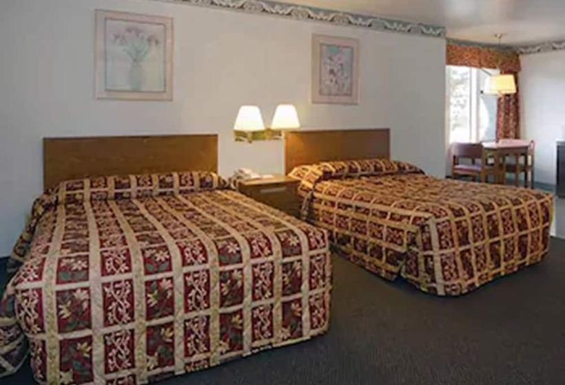 2ダブルベッドのスタンダードルーム, Monterey Fairgrounds Inn