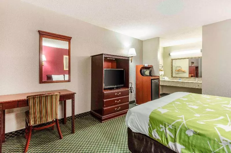 キングサイズベッドのスタンダードルーム, Rodeway Inn Prattville I65