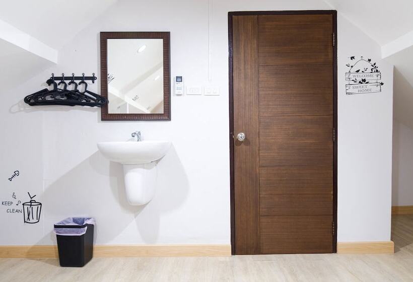 تختخواب در اتاق مشترک, Nature Boutique Hotel @ Chiangmai