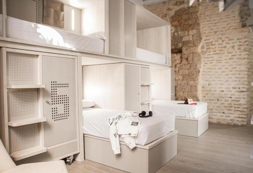 اتاق لوکس خانوادگی, Room00 Salvador Hostel