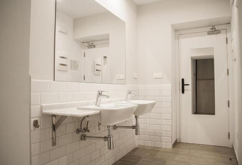 اتاق لوکس خانوادگی, Room00 Salvador Hostel