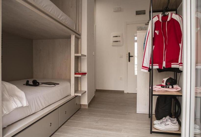 اتاق استاندارد با تخت‌های تاشو, Room00 Salvador Hostel