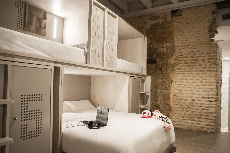 اتاق خانوادگی, Room00 Salvador Hostel