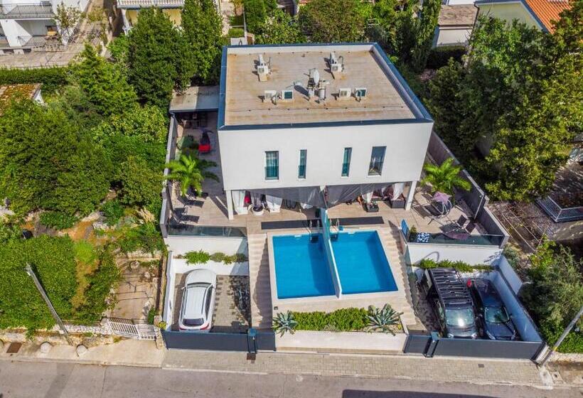 ویلای یک اتاق خوابه با استخر شنا, Villa Luna&aurora