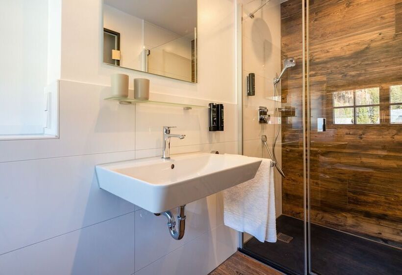 Quarto standard, Coucou Hotel & Kuckucks Stube