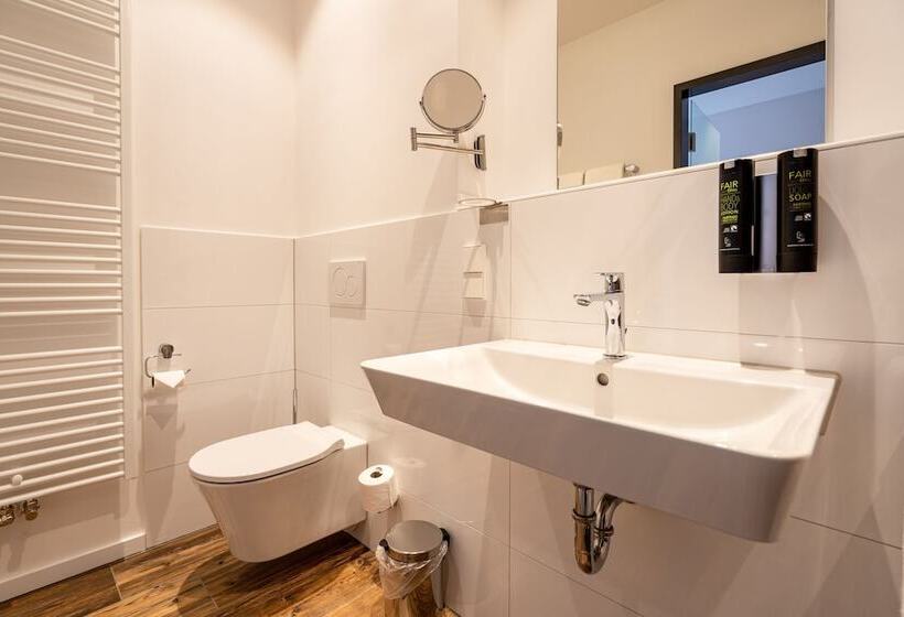 Quarto superior, Coucou Hotel & Kuckucks Stube