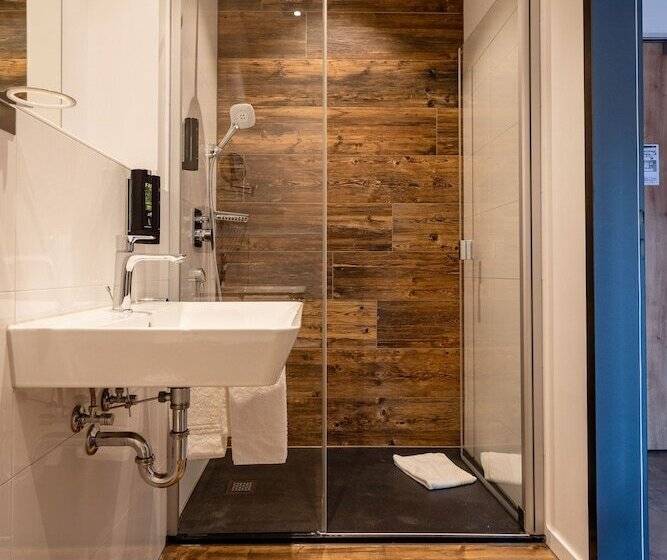 Quarto superior, Coucou Hotel & Kuckucks Stube