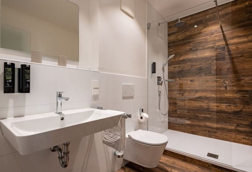 Quarto Superior, Coucou Hotel & Kuckucks Stube
