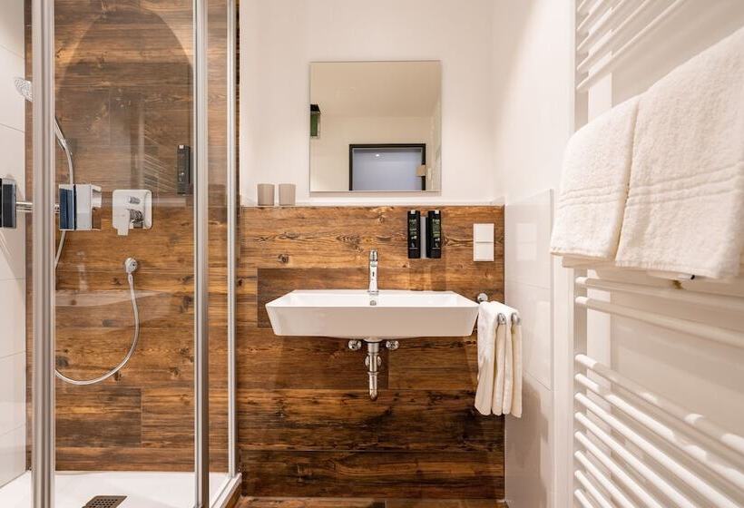 Quarto Familiar, Coucou Hotel & Kuckucks Stube