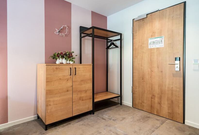 Семейный Номер, Coucou Hotel & Kuckucks Stube
