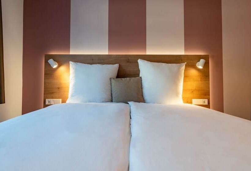 Quarto Familiar, Coucou Hotel & Kuckucks Stube