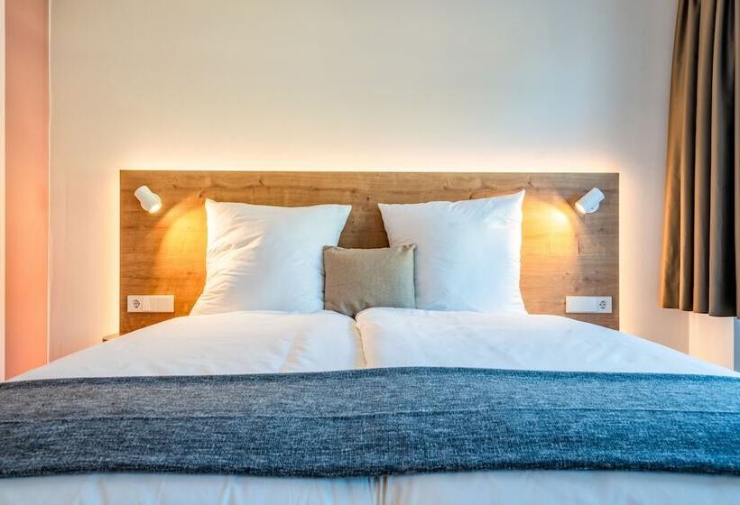 Quarto superior, Coucou Hotel & Kuckucks Stube