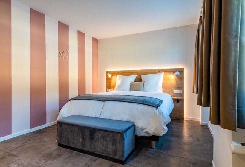 Quarto superior, Coucou Hotel & Kuckucks Stube