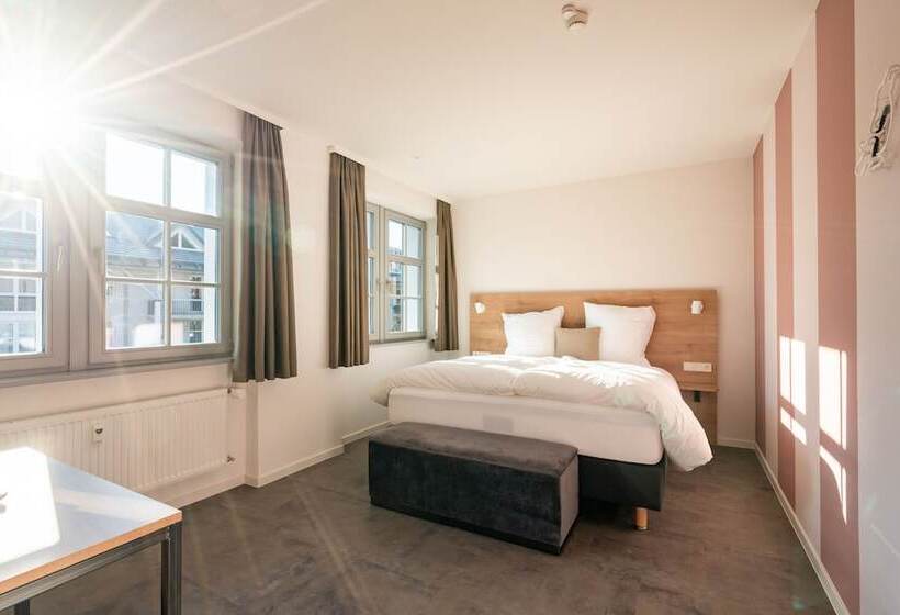 Quarto superior, Coucou Hotel & Kuckucks Stube