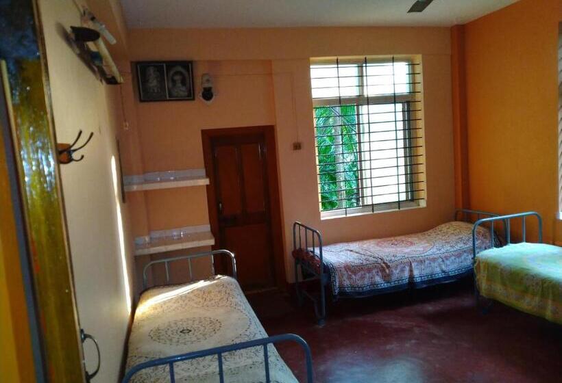 スタンダードトリプルルーム, Shastri Guest House